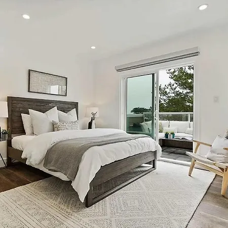 Spacious Room In Modern House With Shared Kitchen & Full Amenities